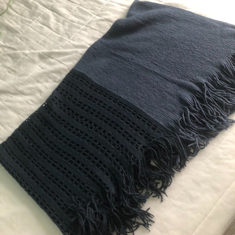 American Eagle Thick Navy Frilled Circle Scarf